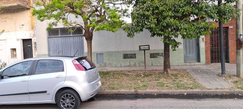 En Venta En Pablo Podesta Casa En Lote Propio De 3 Ambientes Con Garage Parque Y Al Fondo Departamento De 2 Ambientes. Venta Inmediata!!!! F: 8328