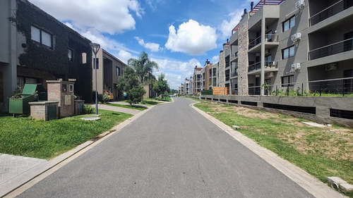 Departamento 2 Ambientes En Pb Con Jardín, Parrilla Y Cochera, Seguridad 24hs, Amenities, Alquiler Vigente