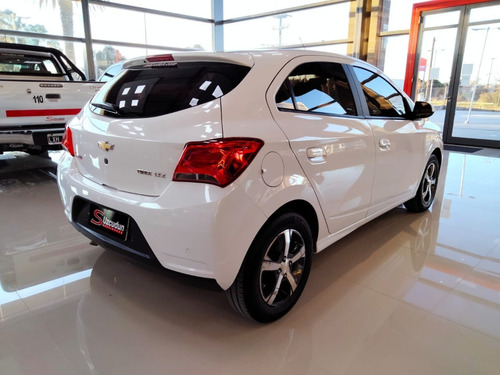 Imagen 4 de 11 de Chevrolet Onix 1.4 Ltz 2017