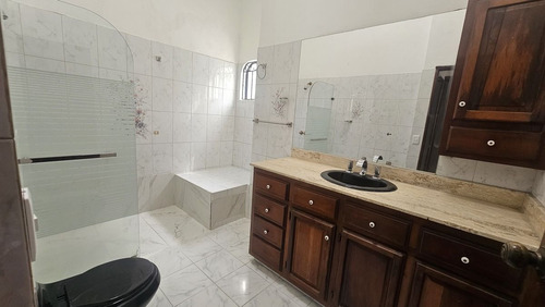 Hermosa Casa En Alquiler Ubicada En Los Cacicazgos