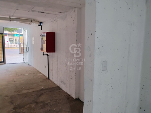 Local Comercial De 44m2 Sobre Av. Irarrázaval