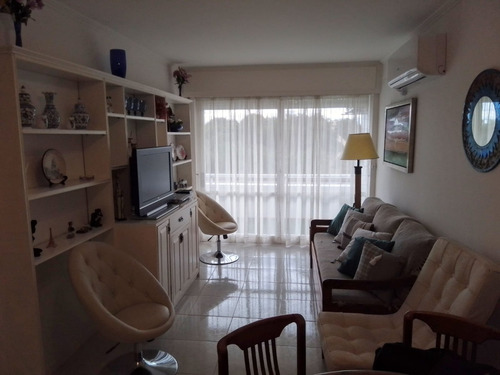 Imagen 24 de 29 de Apartamento En Parada 10 Playa Mansa Frente Al Mar, Super Equipado, Y Las Mejores Comodidades.