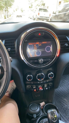 Imagen 4 de 10 de Mini Cooper 2017 1.5 F55 Pepper 136cv