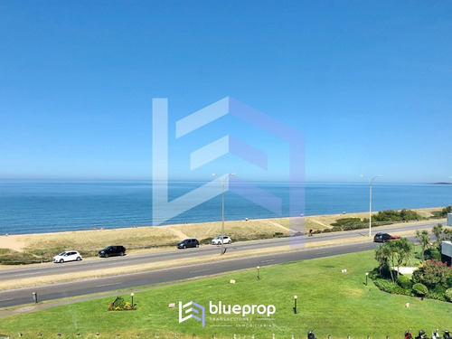 Imagen 11 de 14 de Apartamento Frente Al Mar En Playa Mansa Con Vistas Únicas.
