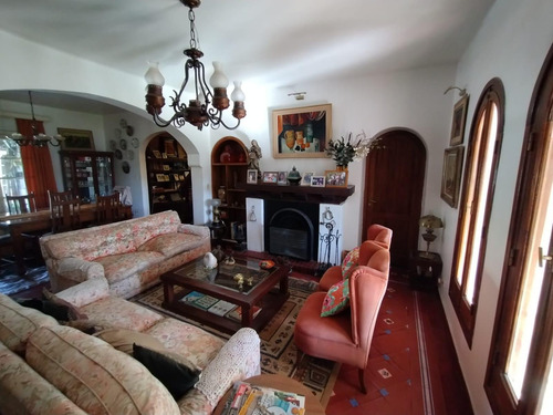 Casa 4 Dormitorios Con Departamento Cerro De Las Rosas Zona Norte