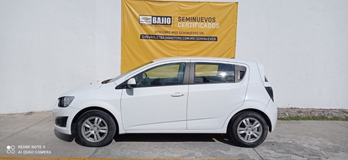 Imagen 3 de 14 de Chevrolet Sonic 2016