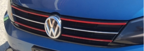 Parrilla Central Con Logo Para Jetta Mk6 2015-2018