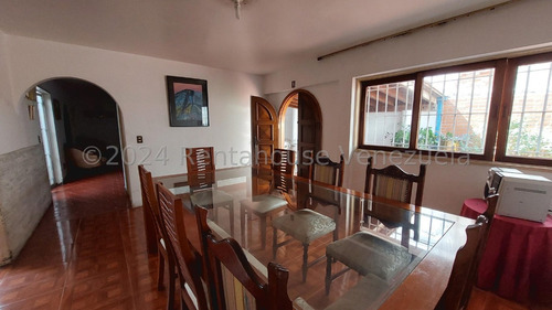 Ag. Casa Con Amplios Espacios Interiores Que Brindan La Oportunidad De Crear Un Hogar En Colinas De Bello Monte