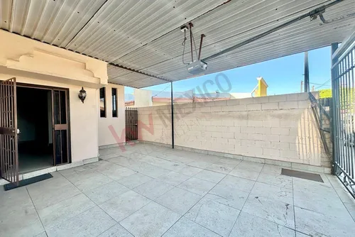 Renta Casa En Excelente Ubicación Jardines Del Lago, $ 14,500.00 Pesos Mensuales