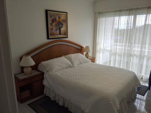 Imagen 25 de 29 de Apartamento En Parada 10 Playa Mansa Frente Al Mar, Super Equipado, Y Las Mejores Comodidades.