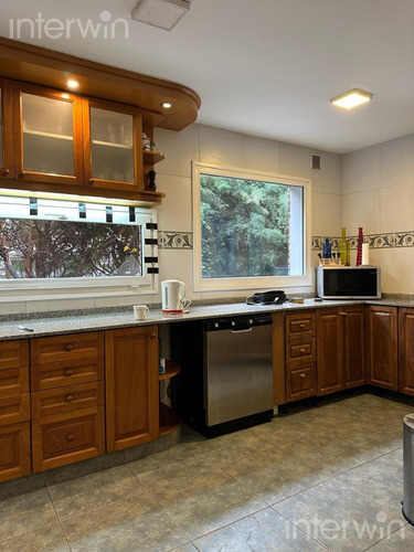 Casa En Los Pilares, 6 Ambientes, C/ Jardin Y Pileta - Venta -