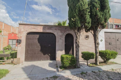 Imagen 3 de 17 de Casa Jardines En Venta Calle Tepozan, Colonia Jardines En Sa