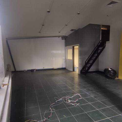 Local Comercial En Alquiler 70 M2 - Urb. Las Mercedes