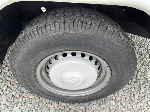 Imagem 16 de 19 de Volkswagen Kombi Lotação 1.6 Mpi 9 Lugares Kombi 2003 Vw -
