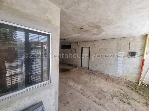 Raiza Suarez Vende Terreno En El Centro De Barquisimeto,-2 4 8 0 4 9-, Zona Centrica Y Transcurrida, Alta Seguridad, Proyecto Aprobado Para La Construcción De Edificios, Ideal Para Clínicas, Gyms Etc.