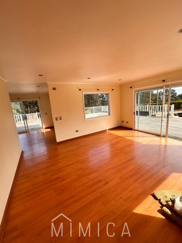 Casa En Venta De 4 Dorm. En Algarrobo
