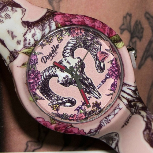 Imagen 4 de 7 de Reloj Unisex Doodle Watch | Ram Skull | Marca Italiana