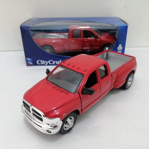 Dodge Ram 3500 / 16cms Largo/ Escala 1:32/  New Ray / Metal.