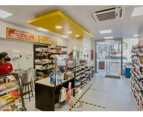 Local Comercial En Avenida Los Leones, Providencia
