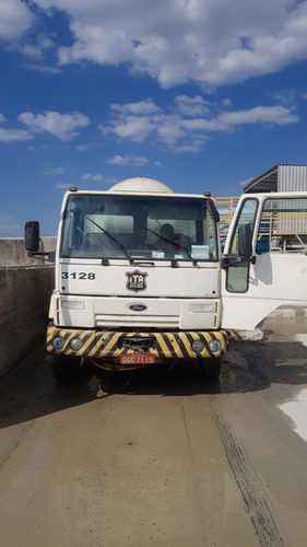 Ford Cargo 2425