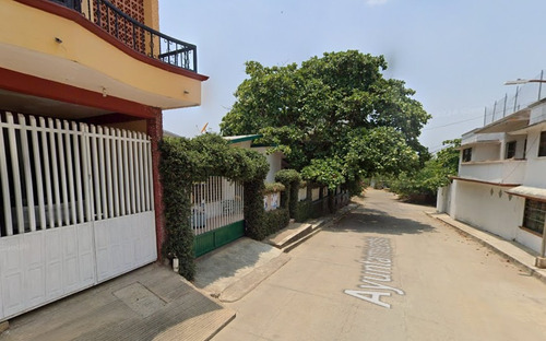 Sk14-casa En Remate Bancario En Ayuntamiento 202, Benito Juárez, 96107 Acayucan, Ver.