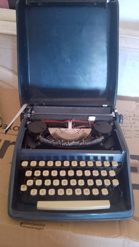 Antigua Máquina De Escribir Holandesa Unica 