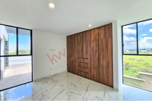 Casa En Venta En Balvanera Con Recamara En Planta Baja Y Estudio