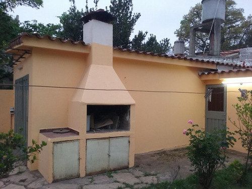 Casa En Venta En Poeta Conti, Centro De Merlo: Excelente Ubicación