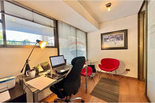 Amplio Local Comercial U Oficina En Manquehue Sur