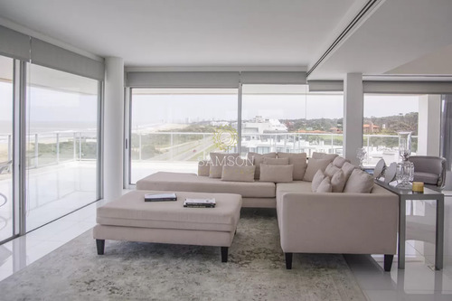 Venta Penthouse En Edificio Mythos, Punta Del Este