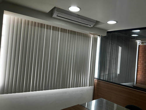 Sala Comercial Mobiliada E Com Equipamentos De Escritório