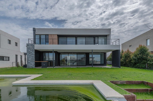 Casa En Venta En Puertos / Escobar