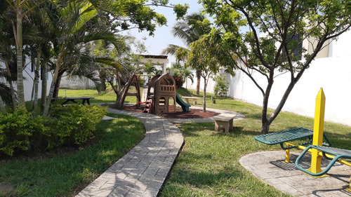 Casa En Venta En Veracruz. Con 4 Recamaras. Fracc. Las Palmas.