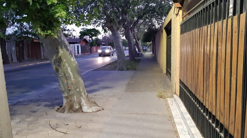 1130m2 Terreno Con Casa Aislada Bien Remodelada .