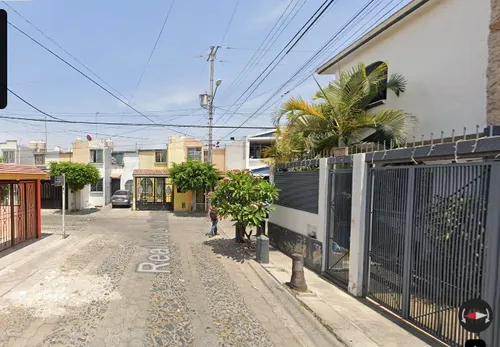 Casa Ubicada En Colonia Camachines San Pedro Tlaquepaque. Con 3 Recamaras Y 111m2. Muy Cerca De Sam´s Club Tlaquepaque.