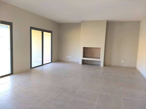 Imagen 2 de 10 de Casa Con Pileta En Venta Ubicado En Puertos, Escobar