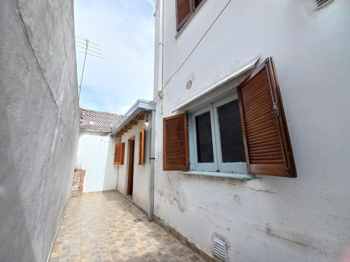 Imagen 27 de 27 de Casa 3 Dormitorios - Barrio El Carmen - Berisso-123 31 Y 32