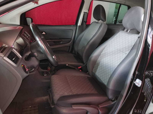 Imagem 12 de 15 de Volkswagen Fox Trendline 1.6 Msi Total Flex 4p. Mec. 2015
