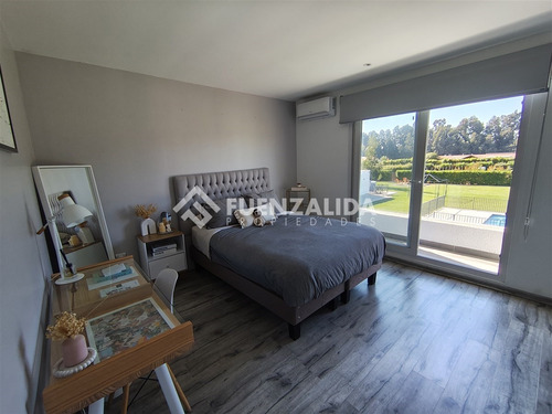 Casa En Venta De 5 Dorm. En Calera De Tango, Aepp