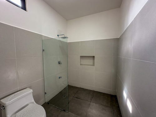 Casa En Venta Con Amplio Terreno Ubicada En San Pedro Cholul, Merida.