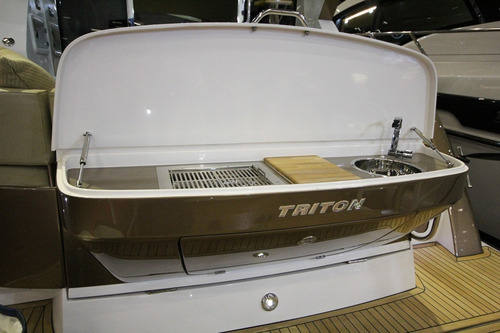 Imagem 10 de 14 de Lancha Triton 470 Fly, Ñ Focker, Ventura, Phantom