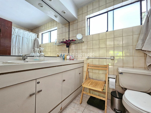 Casa En Venta De 6dor-3baño, + Svs, Lo Barnechea