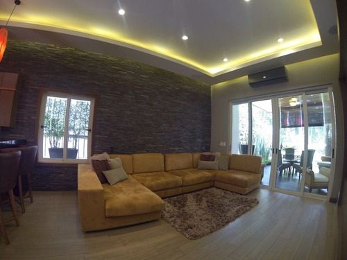 Casa De Lujo De Una Planta En Providencia