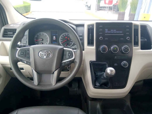 Imagen 10 de 13 de Toyota Hiace 2021 4p L6/3.5 Man 12/pas