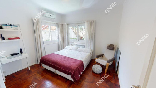 En Buena Zona Residencial, Chalet Totalmente Actualizado Con Lo Mejor, Jardin, Pileta.