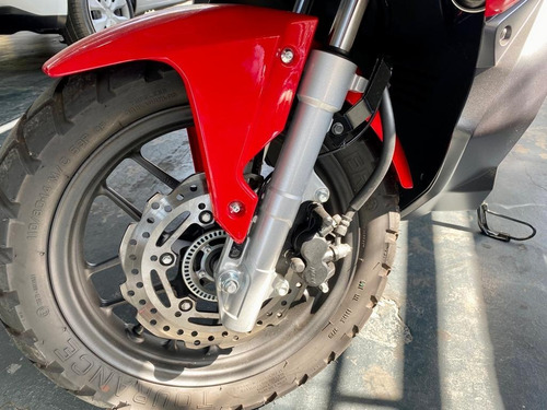 Imagem 7 de 10 de Honda Adv