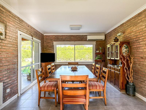 Excelente Casa Venta Con Gran Jardin, Mucha Luz Y Sol