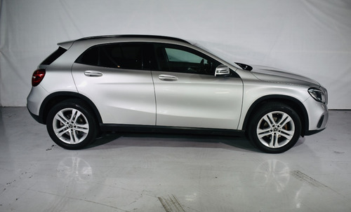 Imagen 6 de 11 de Mercedes Benz Clase Gla 200 | 2.0 Lt | Turbo - 2018