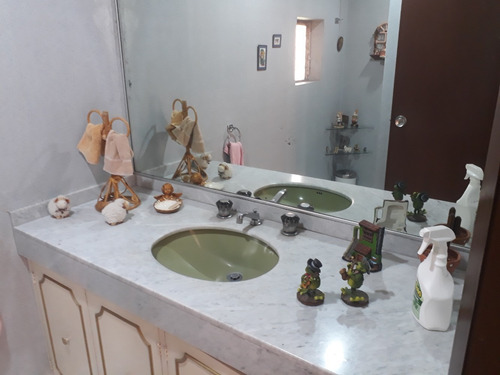 Imagen 10 de 14 de Vende Casa En Toriello Guerra . Amplia E Iluminada