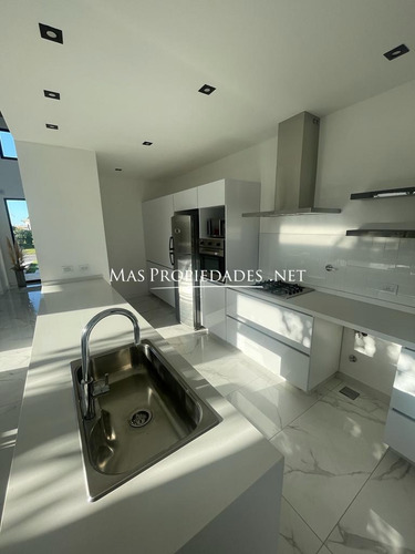 Casa Venta En Canning Barrio San Lucas 4 Amb